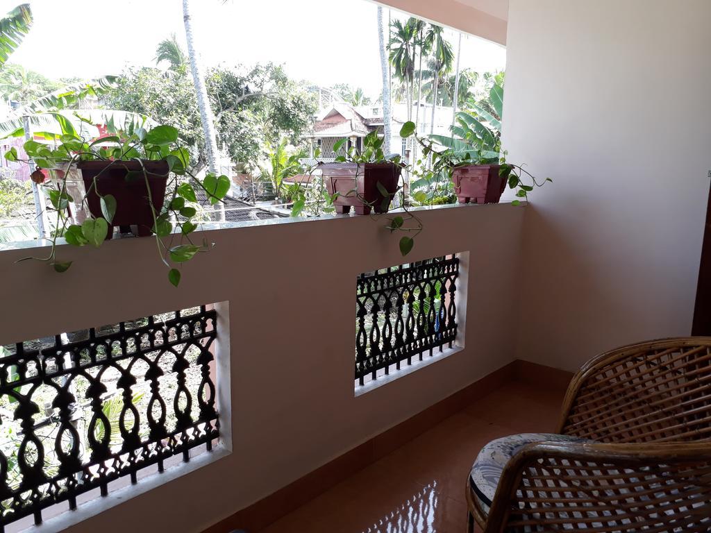 Valiyathayil Home Stay Kochi Exterior photo